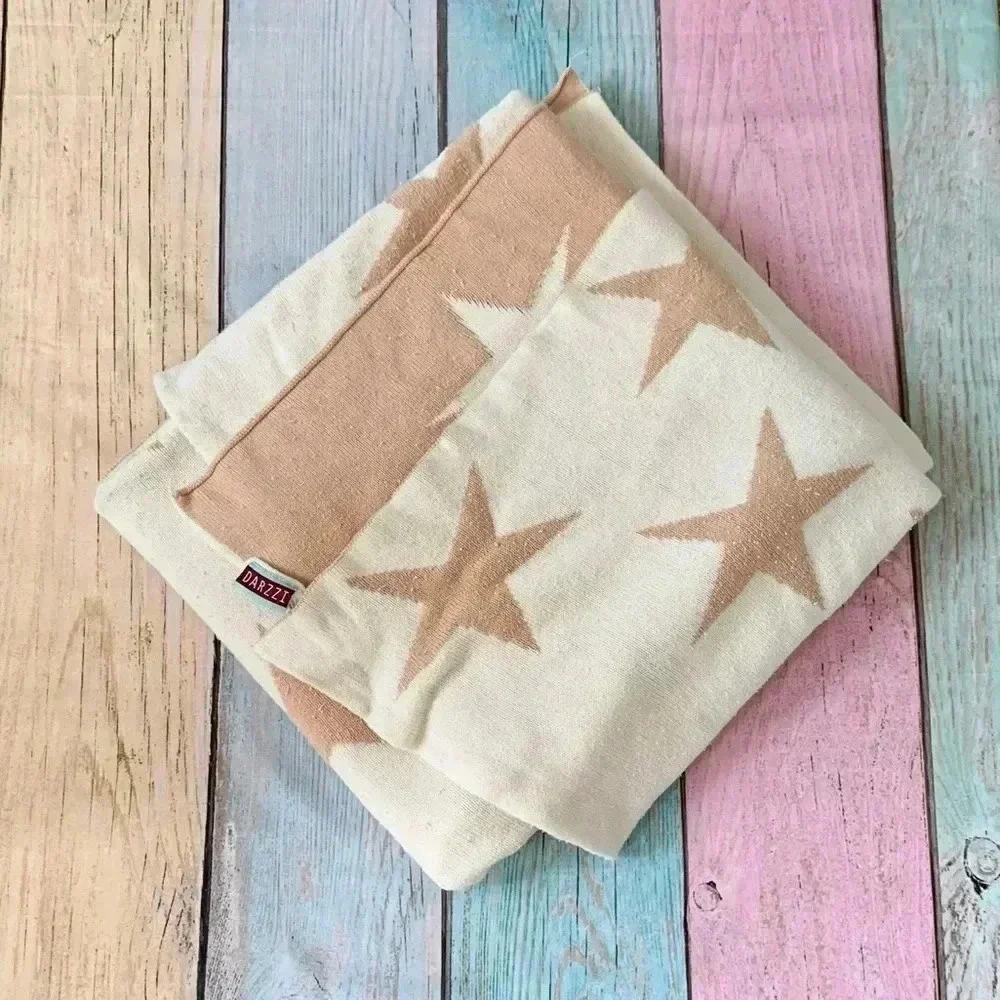 Darzzi pink and white stars blanket